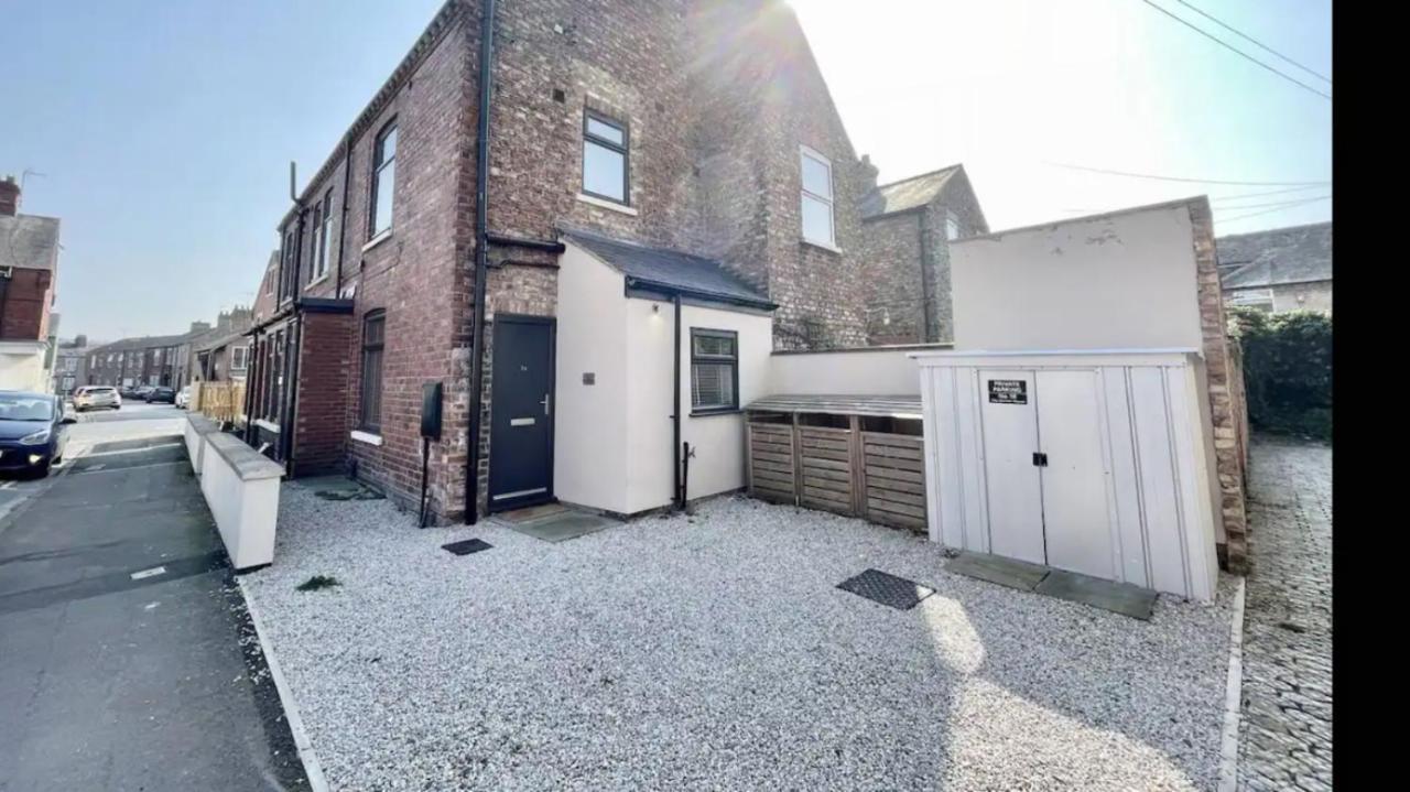 Villa Townhouse With Private Parking à York Extérieur photo